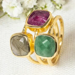 Moonstone Bagues|Bague Elsa Aventurine, Labradorite & Rubis en laiton doré