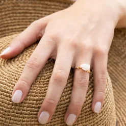 Moonstone Bagues|Bague Lily Quartz en laiton doré