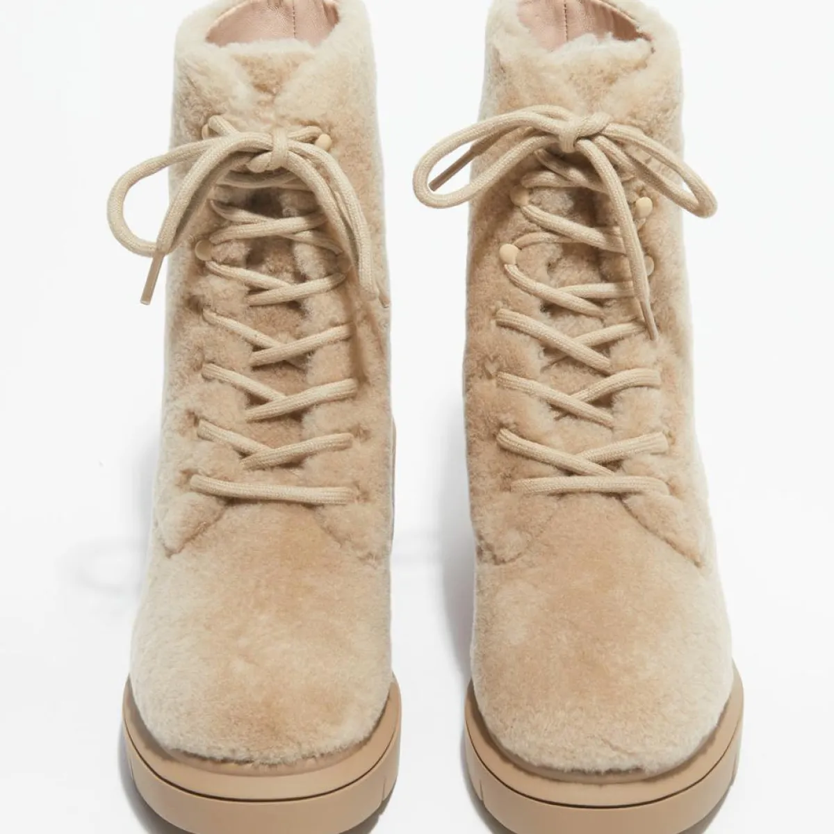 Stuart Weitzman Bottines|Boots en Peau de Mouton Nisha beiges - Talon 7,5 cm