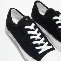 Stuart Weitzman Baskets|Sneakers en Peau de Mouton Ollie Chill noires