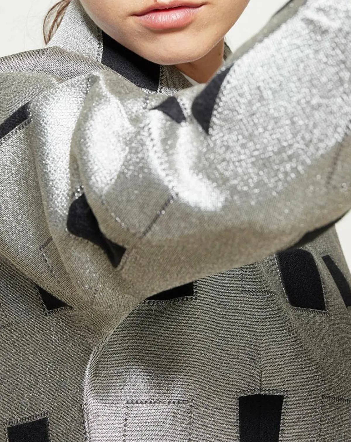 Giorgio Armani Vestes, Blousons|Veste courte à imprimé géométriques argenté/noir